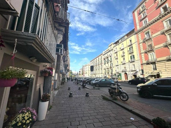negozio in vendita a Napoli in zona Chiaia