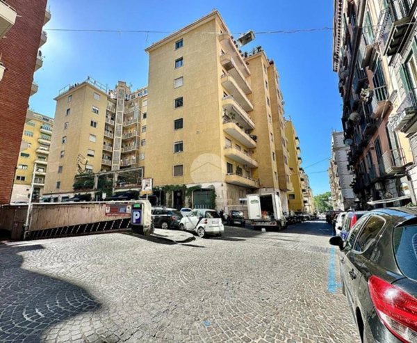 appartamento in vendita a Napoli in zona Chiaia