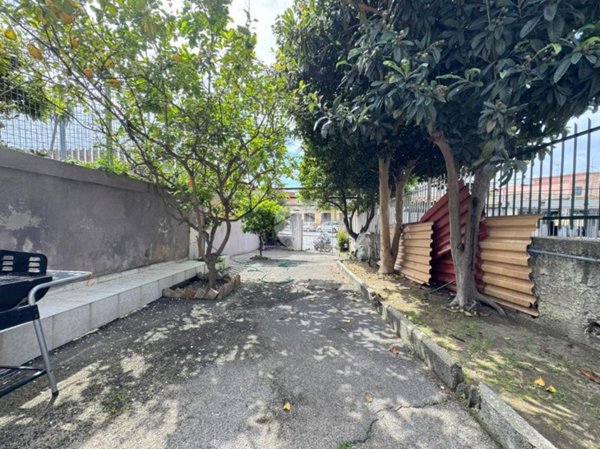 casa indipendente in vendita a Napoli in zona Soccavo
