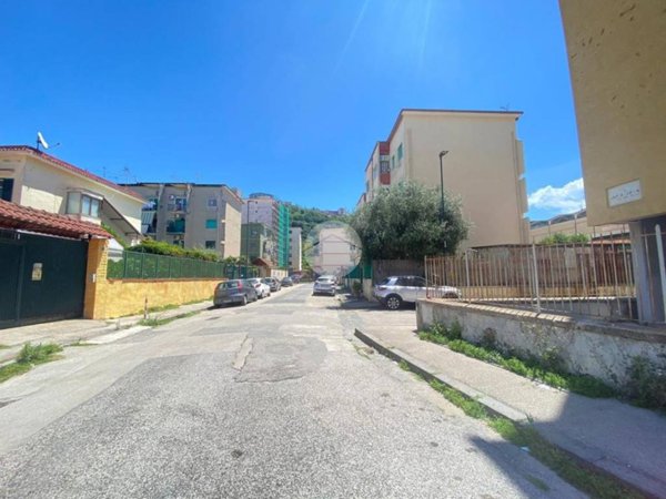 appartamento in vendita a Napoli in zona Fuorigrotta