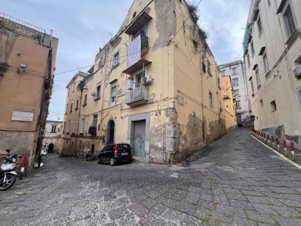 appartamento in vendita a Napoli in zona Stella