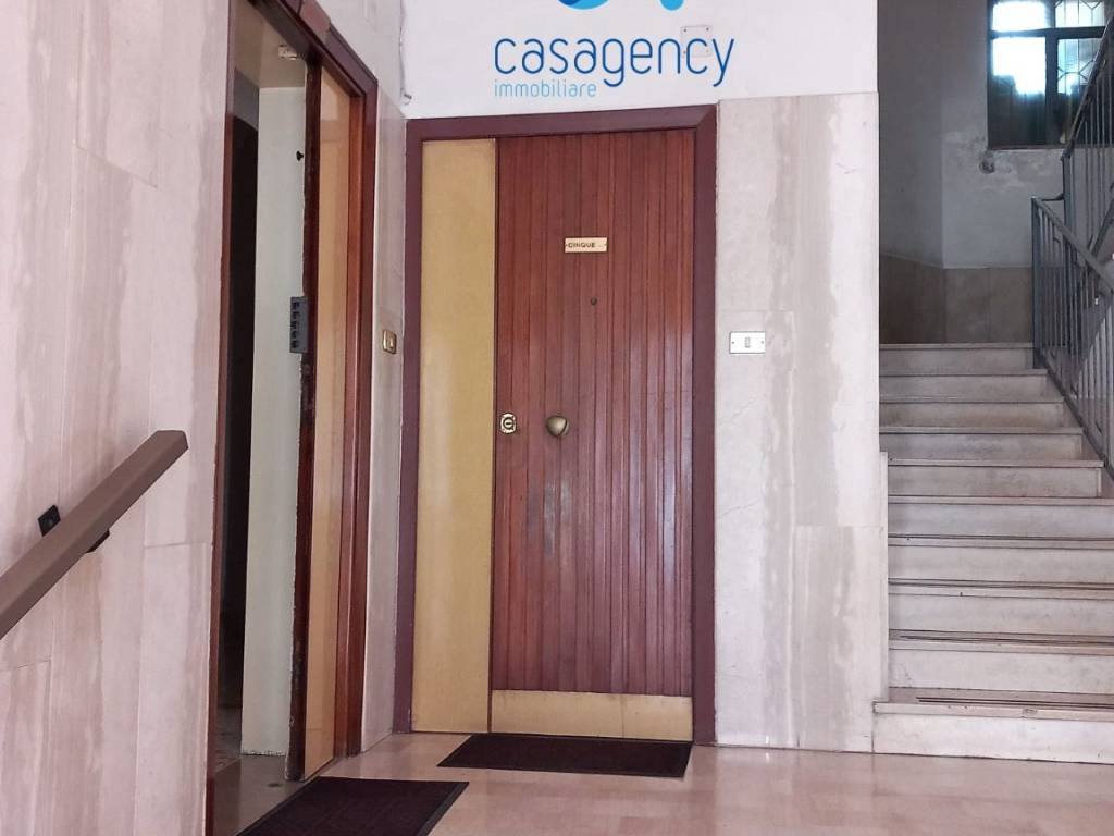ufficio in vendita a Napoli in zona Poggioreale