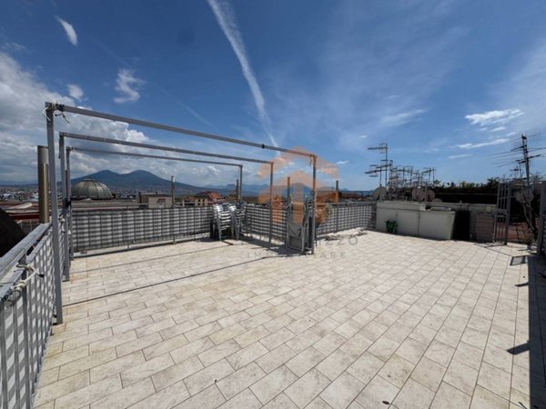 appartamento in vendita a Napoli in zona Chiaia
