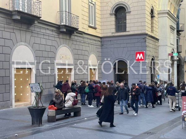 appartamento in vendita a Napoli in zona San Ferdinando