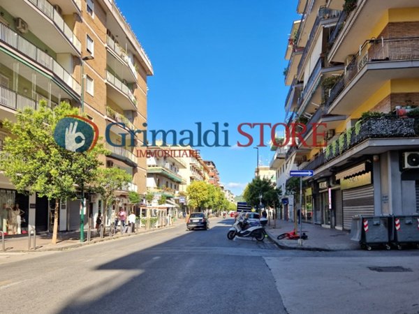 locale commerciale in vendita a Napoli