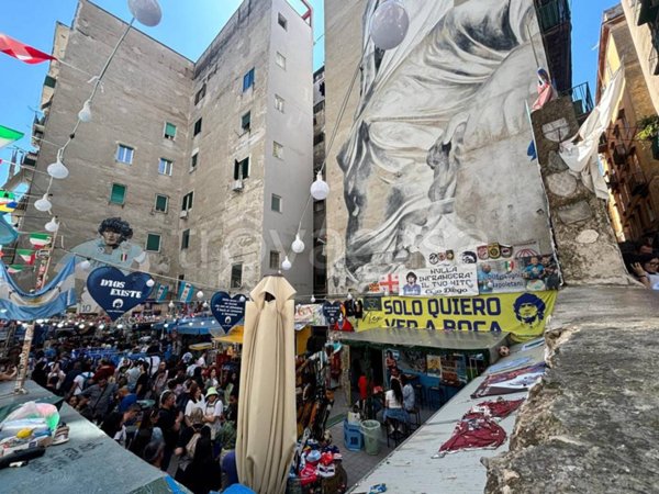 appartamento in vendita a Napoli in zona Montecalvario