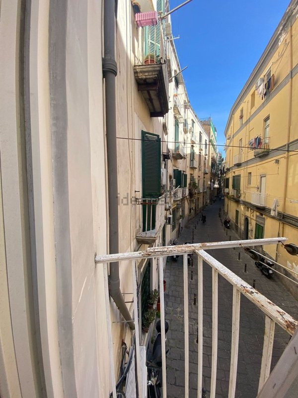 appartamento in vendita a Napoli in zona Chiaia
