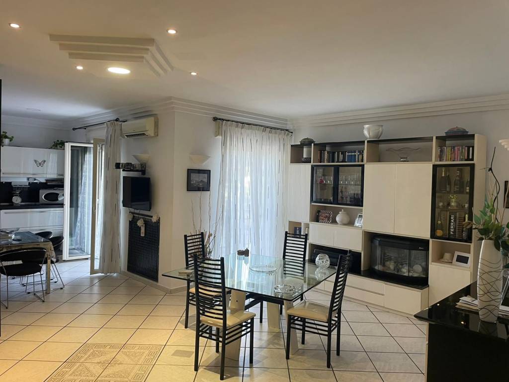 appartamento in vendita a Napoli in zona Pianura