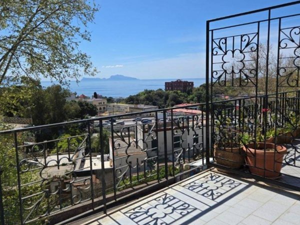 appartamento in vendita a Napoli in zona Posillipo
