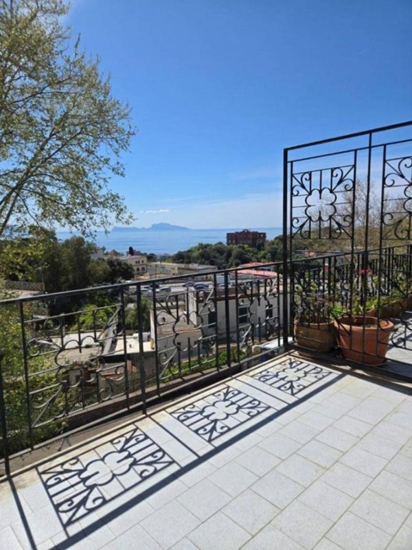 appartamento in vendita a Napoli in zona Posillipo