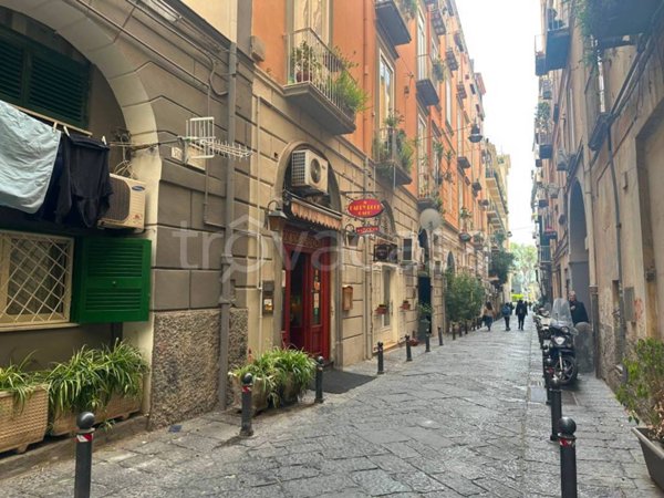 appartamento in vendita a Napoli in zona Chiaia
