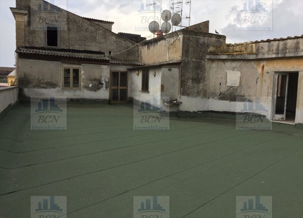 appartamento in vendita a Napoli in zona Chiaia