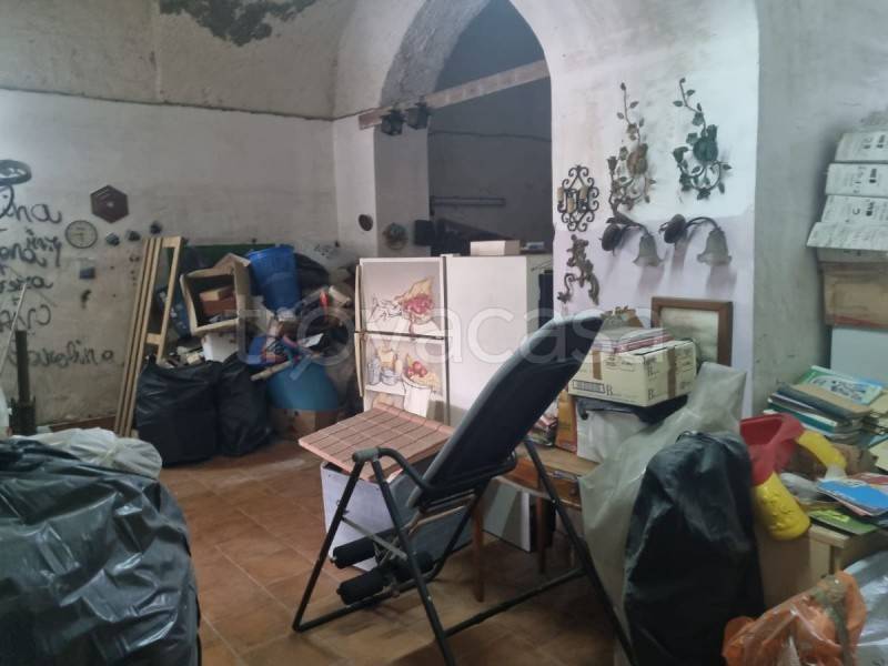 negozio in vendita a Napoli in zona Fuorigrotta