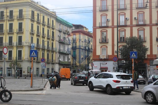 locale commerciale in vendita a Napoli in zona Pendino / San Giuseppe