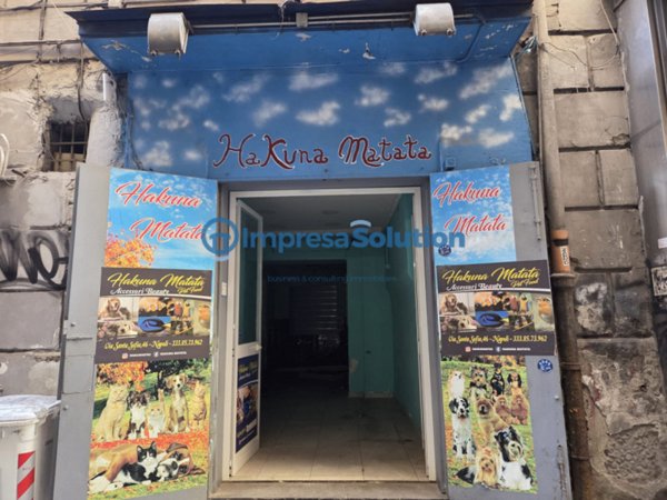negozio in vendita a Napoli in zona Vicaria