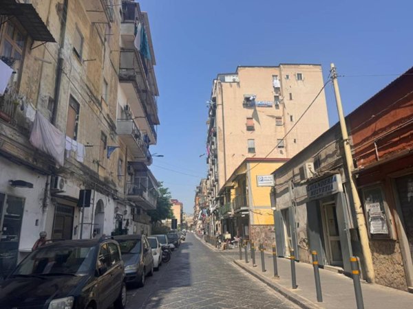 monolocale in vendita a Napoli in zona Pendino / San Giuseppe