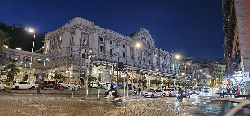 appartamento in vendita a Napoli in zona Chiaia