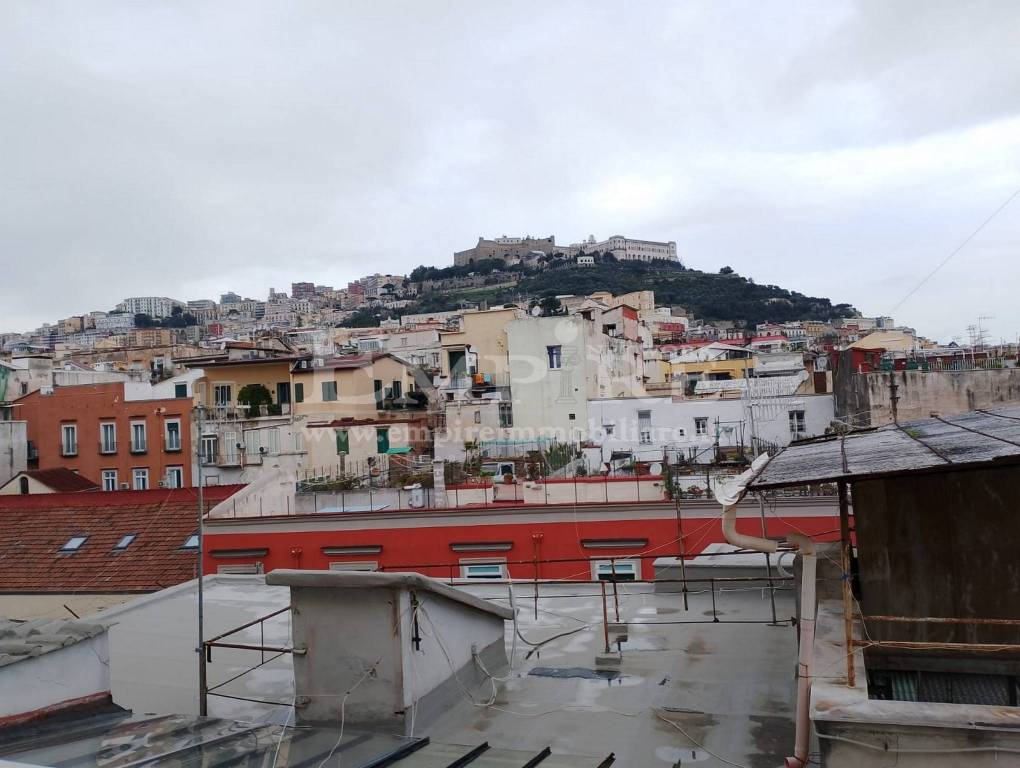 appartamento in vendita a Napoli in zona Chiaia
