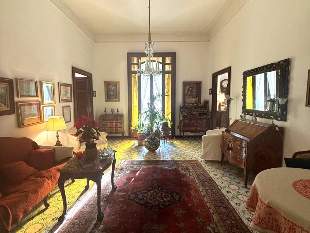 appartamento in vendita a Napoli in zona San Ferdinando