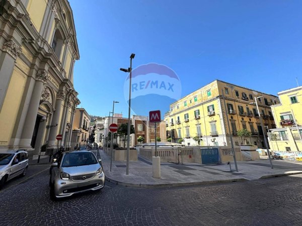 appartamento in vendita a Napoli in zona Chiaia