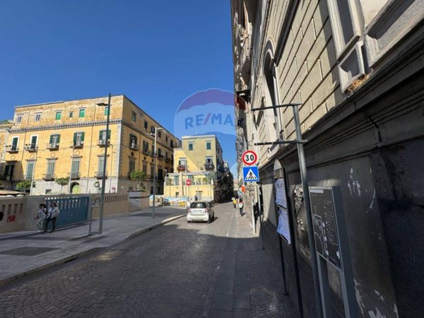 appartamento in vendita a Napoli in zona San Ferdinando