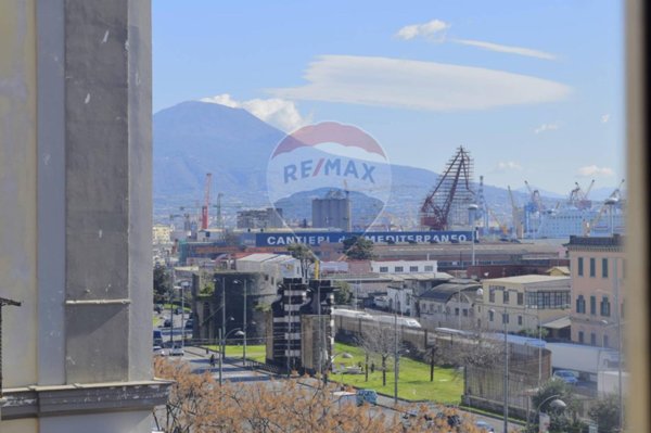 appartamento in vendita a Napoli in zona Stella