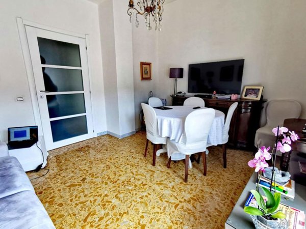appartamento in vendita a Napoli in zona Chiaia