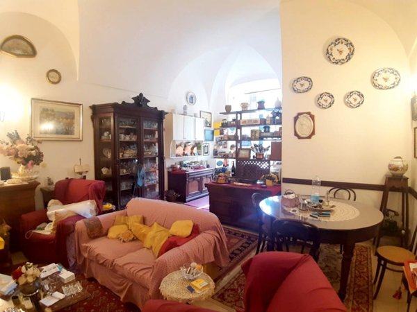 appartamento in vendita a Napoli in zona Chiaia