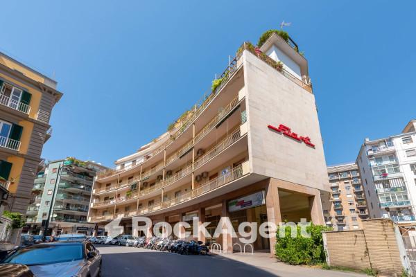 appartamento in vendita a Napoli in zona Chiaia