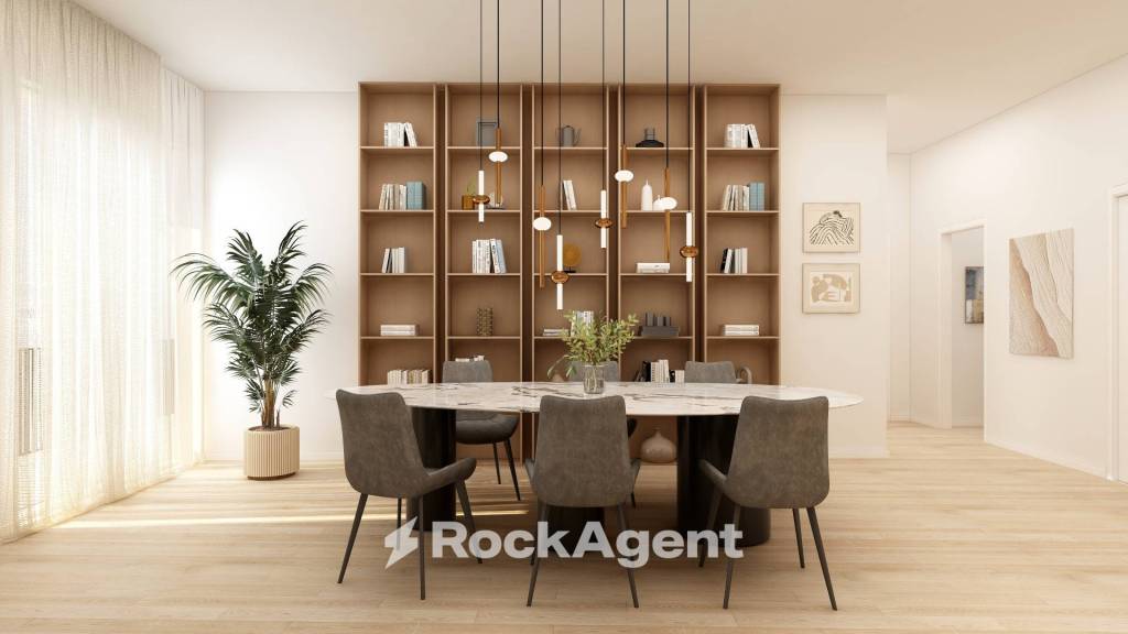 appartamento in vendita a Napoli in zona Chiaia