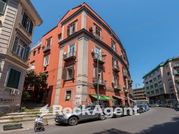 appartamento in vendita a Napoli in zona Chiaia