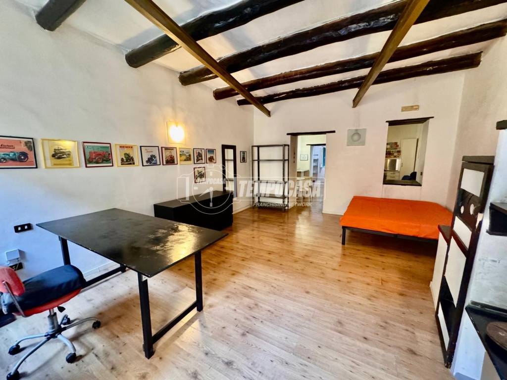 appartamento in vendita a Napoli in zona San Carlo all'Arena