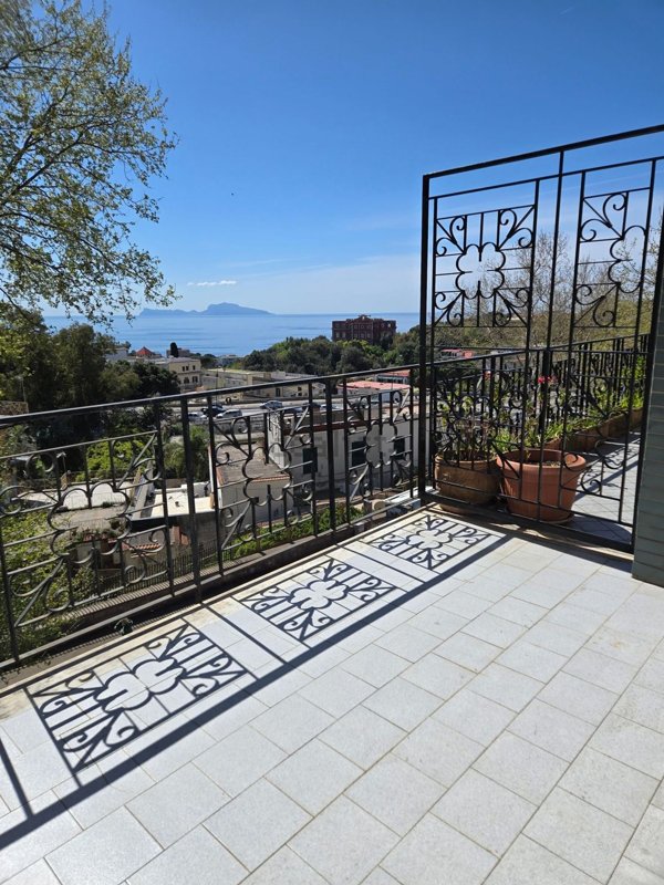 appartamento in vendita a Napoli in zona Posillipo