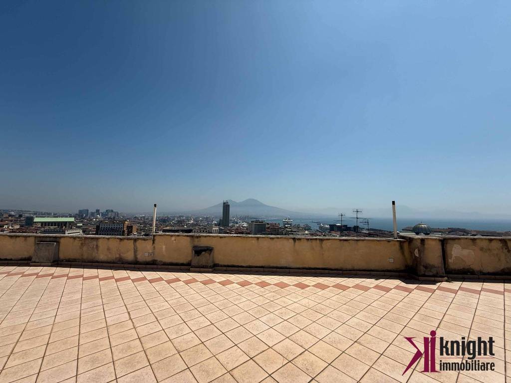 appartamento in vendita a Napoli in zona Stella