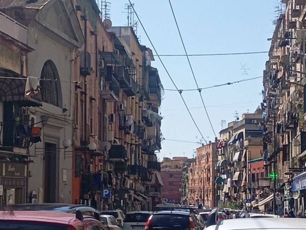 appartamento in vendita a Napoli in zona San Carlo all'Arena