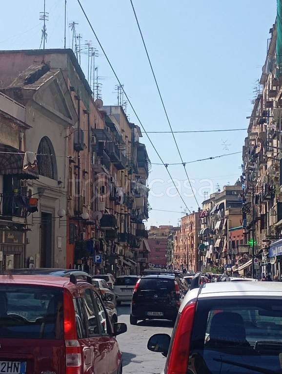 appartamento in vendita a Napoli in zona San Carlo all'Arena