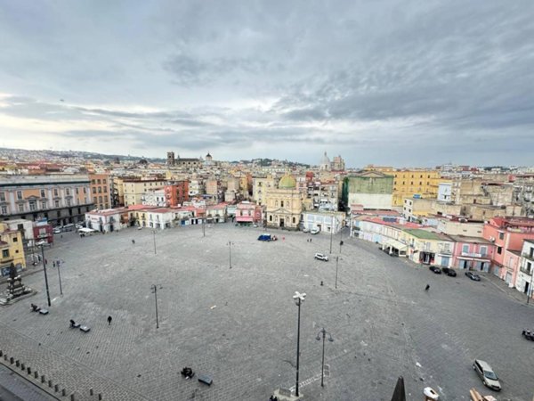 appartamento in vendita a Napoli in zona Chiaia