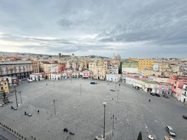 appartamento in vendita a Napoli in zona Chiaia