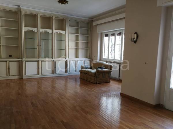 appartamento in vendita a Napoli in zona Chiaia