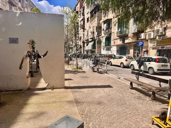 appartamento in vendita a Napoli in zona Stella