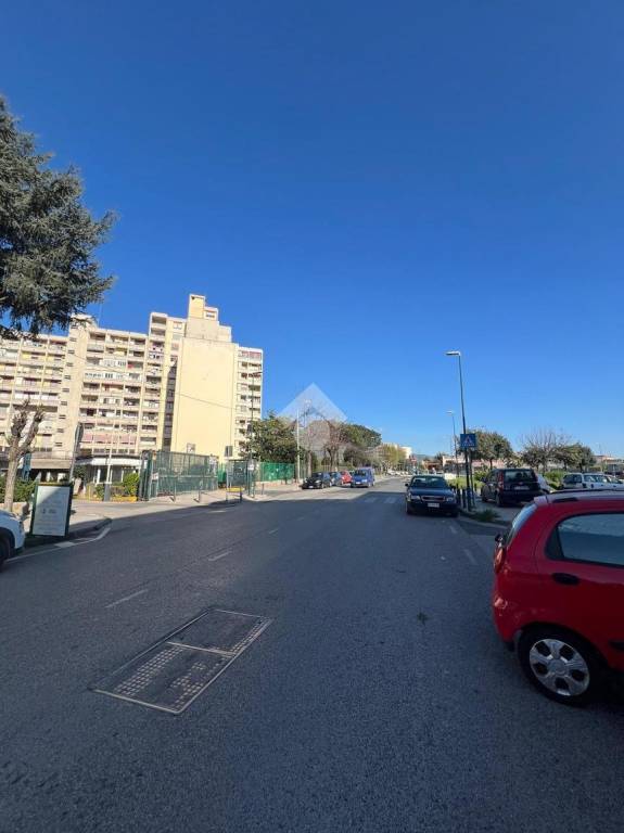 negozio in vendita a Napoli in zona Barra