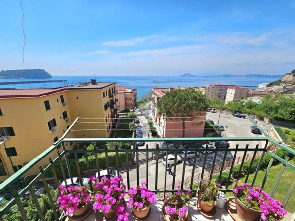 appartamento in vendita a Napoli in zona Bagnoli
