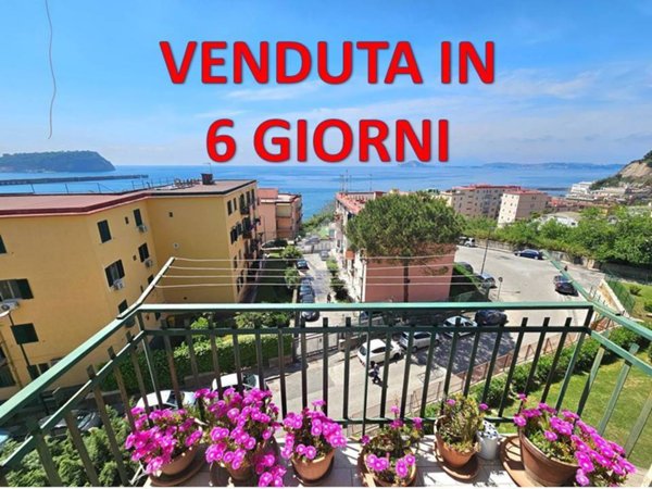 appartamento in vendita a Napoli in zona Bagnoli