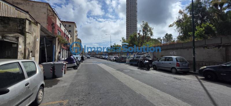 ufficio in vendita a Napoli in zona Bagnoli