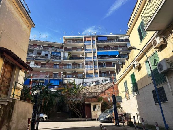 appartamento in vendita a Napoli in zona San Carlo all'Arena