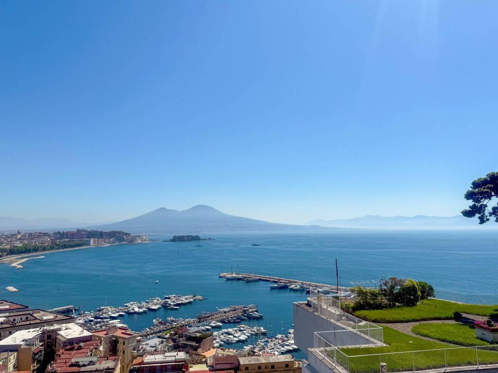 appartamento in vendita a Napoli in zona Posillipo