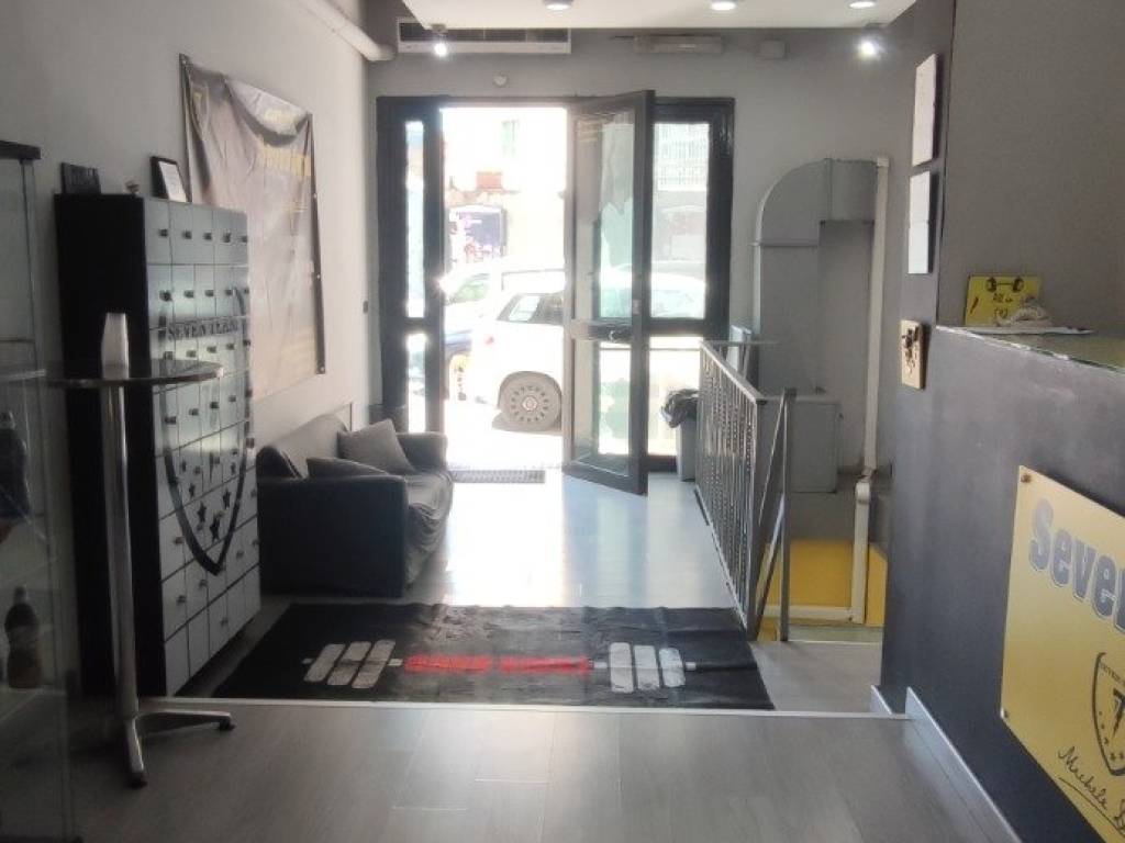 negozio in vendita a Napoli in zona Vomero