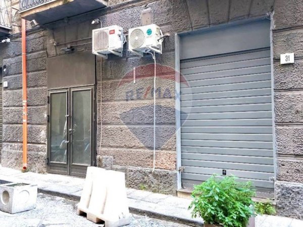 negozio in vendita a Napoli in zona Pendino / San Giuseppe
