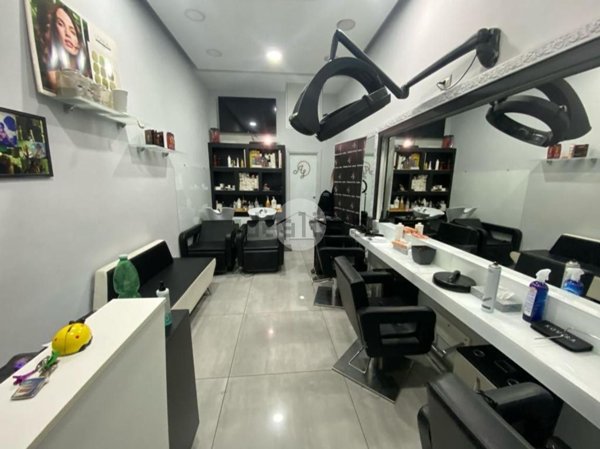 negozio in vendita a Napoli in zona Fuorigrotta