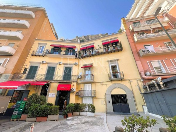 appartamento in vendita a Napoli in zona Chiaia
